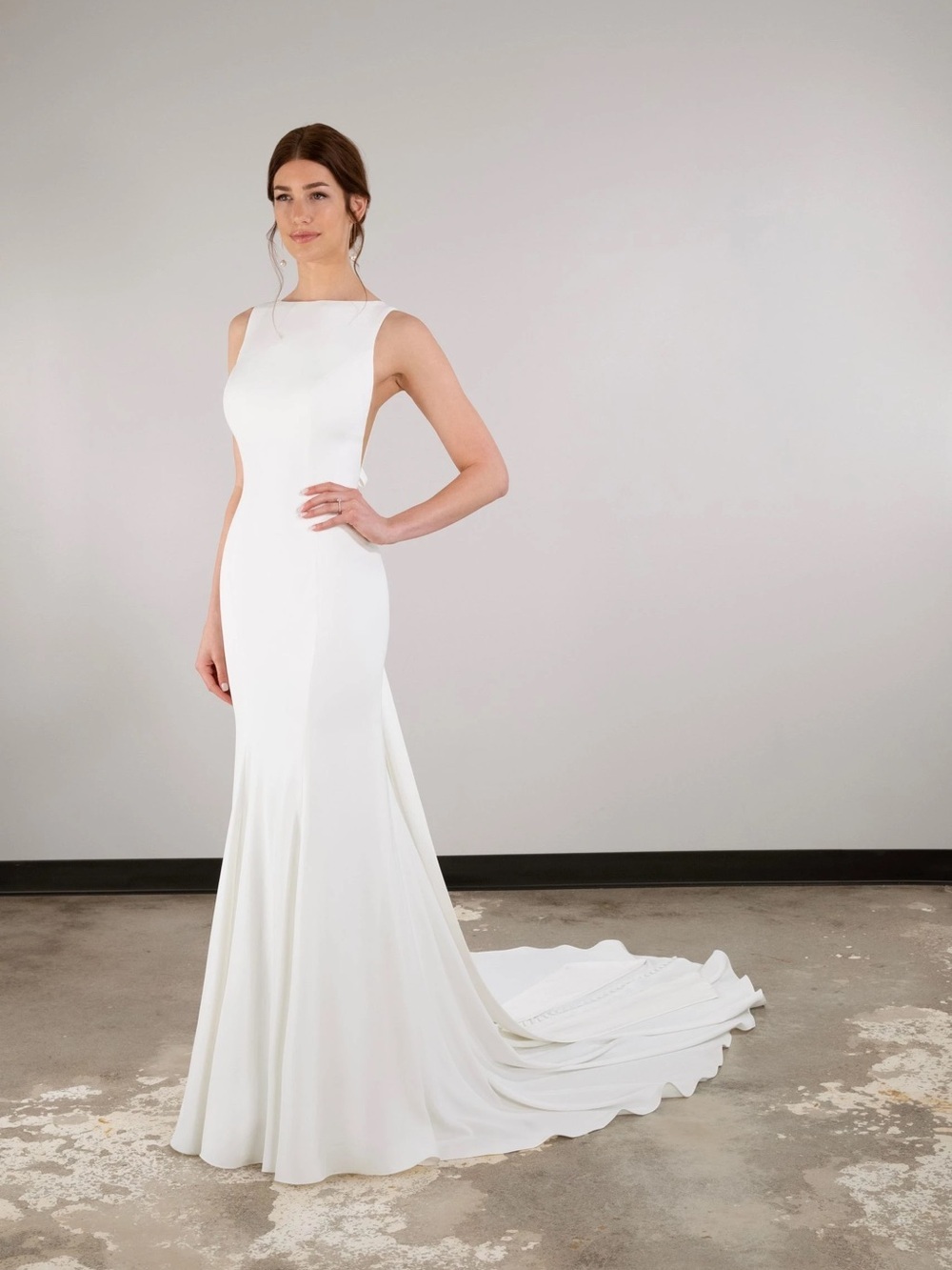 CHIC MODEST COLUMN WEDDING DRESS WITH LOW BACK DETAIL. D3901